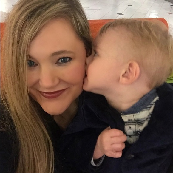 Meet your Posher, Mindy - Picture 8 of 16